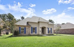 14176 Twelve Oaks Dr, Walker, LA 70785