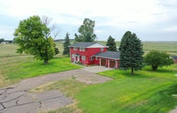 201 W Chandler St, Wallace, NE 69169
