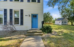 208 E Wall Street, Lexington, IL 61753
