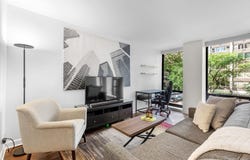 260 E Chestnut Street, Chicago, IL 60611