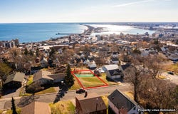 E 9th St, Duluth, MN 55811