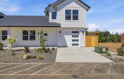 1251 brown, Woodburn, OR 97071