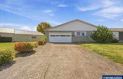 633 Cessna St, Independence, OR 97351