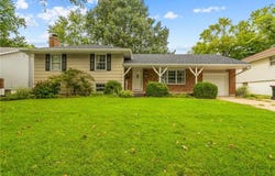 212 SW Craigmont Drive, Lee's Summit, MO 66081