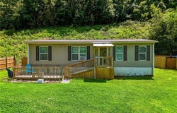 1261 Hartland Road, Clay, WV 25043