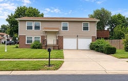 6113 Lake Paddock Drive, Florissant, MO 63033