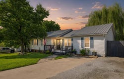 208 Castle Boulevard, Paris, KY 40361