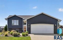 6005 S Hallow Ave, Sioux Falls, SD 57106