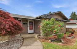 1082 DONDEA St, Springfield, OR 97478