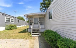 3 Lane 7, Coventry, RI 02816