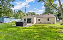 17 Nepahwin Drive, Timberlake, OH 44095