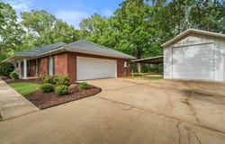 6514 Lakeview Dr, Texarkana, TX 75503
