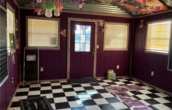 608 E Central Avenue, Nixon, TX 78140