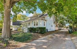 217 Prairie Avenue, Libertyville, IL 60048