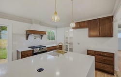 5806 W 75th Street, Prairie Village, KS 66208