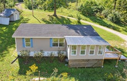95 Mathews Mountain, Milton, WV 25541