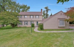 11 Amherst Ct, Clinton Twp., NJ 08801-3319