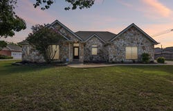 100 Grove Ln, Buda, TX 78610