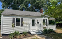 4 Wolfe St, Springfield, MA 01020