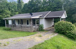 121 MOUNTAIN VIEW TER, HOT SPRINGS, VA 24445