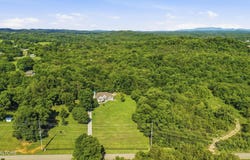 824 Midway Rd, Strawberry Plains, TN 37871