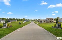 71 Firefly Court, Chatham, IL 62629