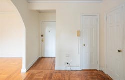 2 Midland Gardens Avenue, Bronxville, NY 10708