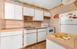 151 E 16th St, Hialeah, FL 33010