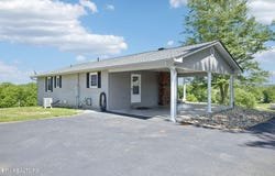 2245 Pinecrest Rd, Jacksboro, TN 37757