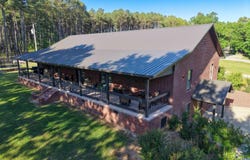 2 Caxambas Dr, Cherokee Village, AR 72529