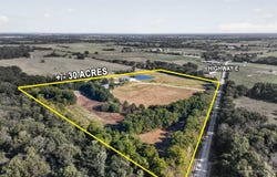 10556 NE E Highway, Windsor, MO 65360