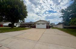825 E Delaware, Grand Island, NE 68801
