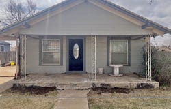 307 W Spruce St, Lockney, TX 79241