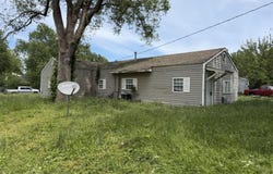 1330 W Thoman Street, Springfield, MO 65803