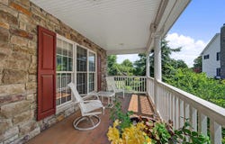 1 Barr Ct, Linwood, NJ 08221