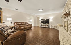305 Dellbrook Dr., Longview, TX 75604