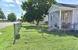 896 E Main St, Piggott, AR 72454