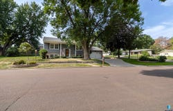 1501 E Otonka Trl, Sioux Falls, SD 57103-4549