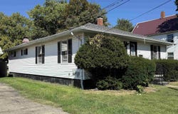 1127 E CHESTNUT Street, Canton, IL 61520