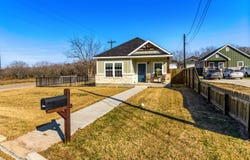 226 Spruce Ave, Luling, TX 78648