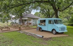 103 E Willis St, Leander, TX 78641