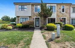 24 TOPAZ Lane, HAMILTON, NJ 08690