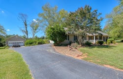 404 Cresthaven Drive, Boiling Springs, SC 29316