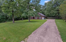 901 Greenbrair, Carthage, TX 75633