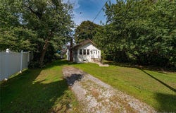 6 Bridle Way, Oakdale, NY 11769