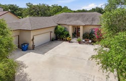 612 Jack Nickolaus Dr, Devine, TX 78016