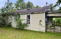 109B McClain St, Lamar, SC 29069