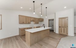 5321 S Bahnson Ave, Sioux Falls, SD 57110