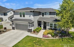 6070 E Canyon Crossing Dr, Nampa, ID 83687