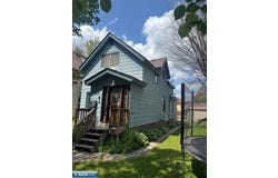 327 S 9th St, Virginia, MN 55792